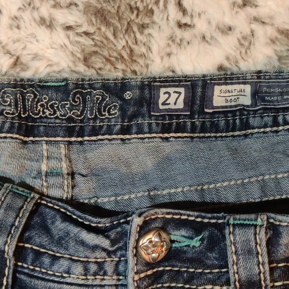 Miss Me Signature Boot Jeans - Picture 6 of 7